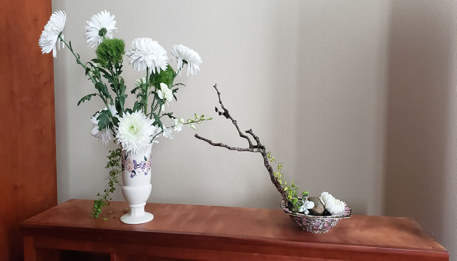 Ikebana Dried Moss Covered Branch Smilax Pompon Country Dendrobium Chrysanthemum River Rocks Dianthus Green